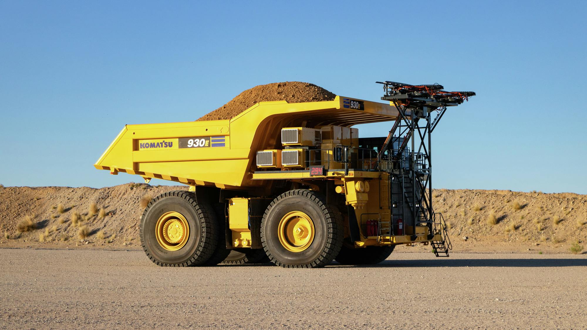 Komatsu Power Agnostic 930E can use a wide range of current and future power sources, including diesel, battery, and hydrogen fuel cells.