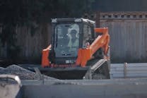 svl753_skidsteer_ce_video_kub_mw1_srgb_600x400_2 svl753_skidsteer_ce_video_kub_mw1_srgb_600x400_2