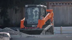 svl753_skidsteer_ce_video_kub_mw1_srgb_600x400_2