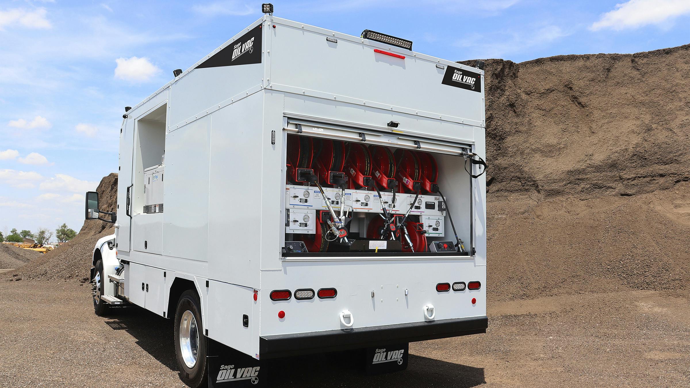 Sage Oil Vac lube body contains eight product tanks.