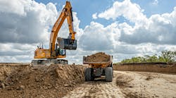 Operating weight is 87,417 pounds for the JCB 370X. Operating weight is 87,417 pounds for the JCB 370X.