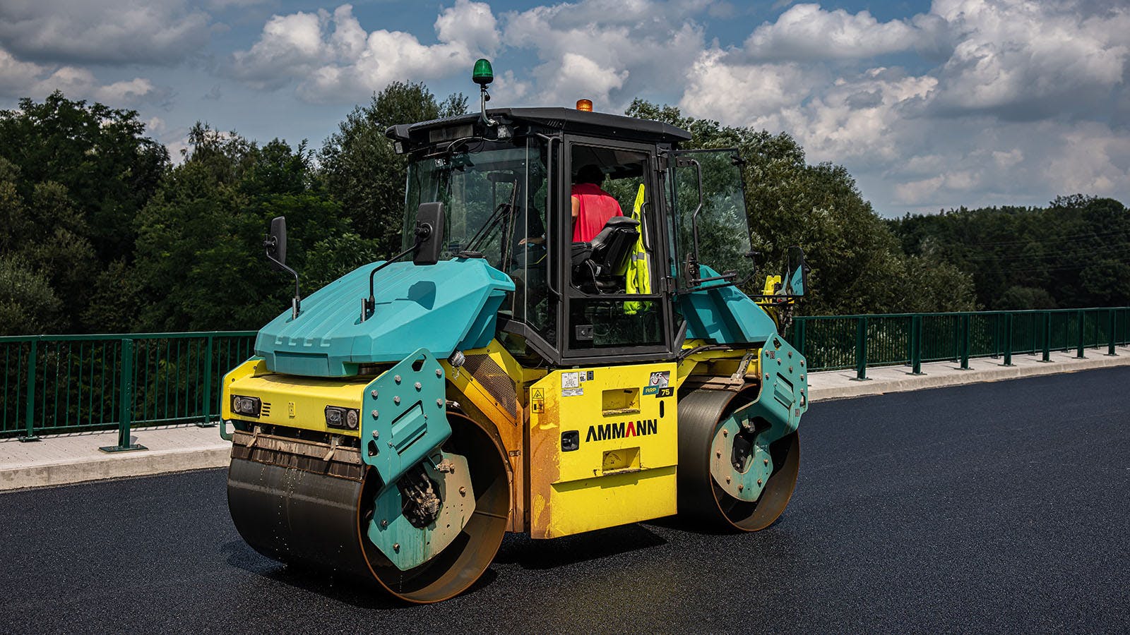The ACEpro system is being integrated into Ammann ARP 75 and ARP 75 C Pivot-Steer Tandem Rollers.