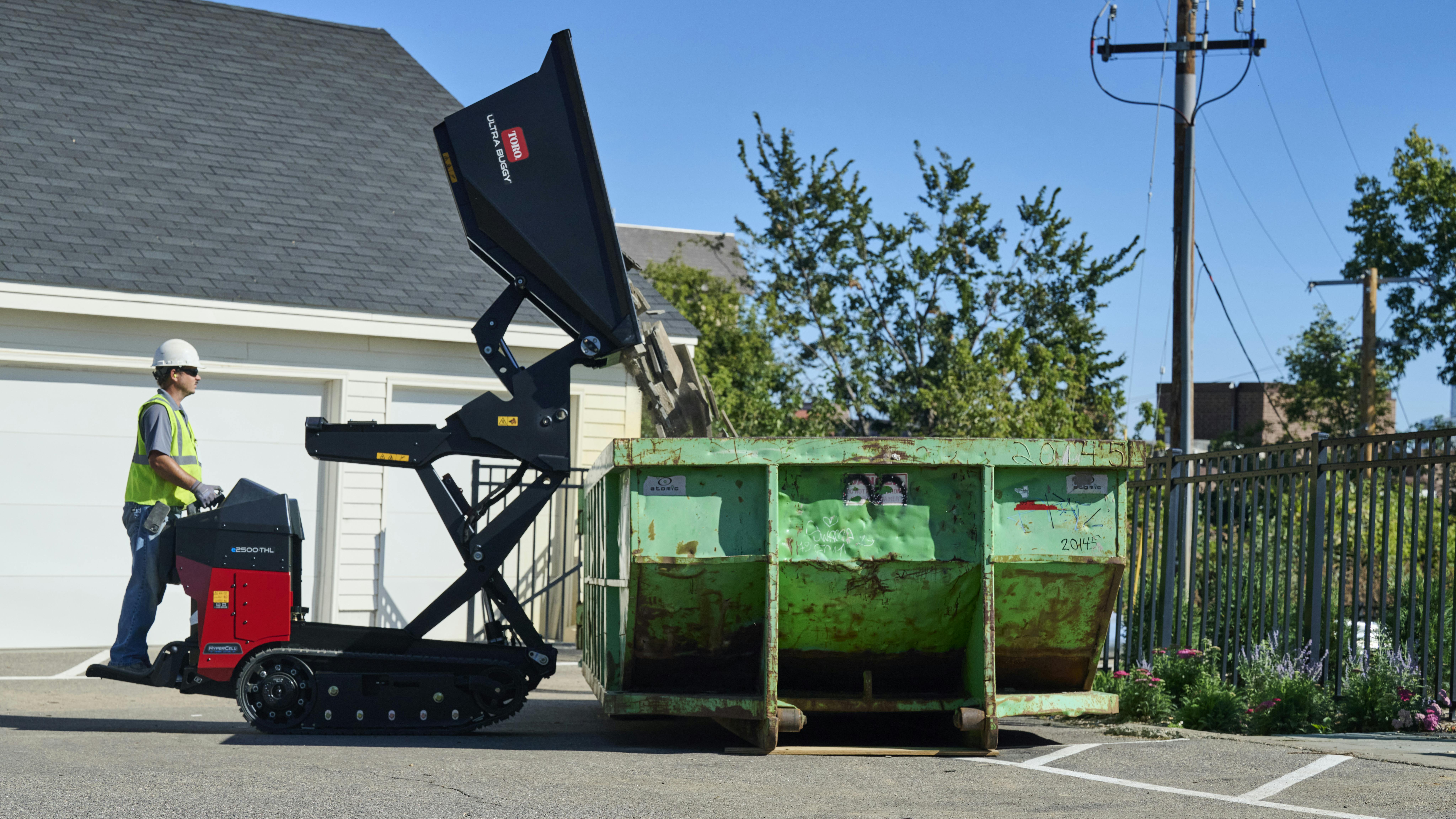 Toro e2500-THL electric high lift buggy