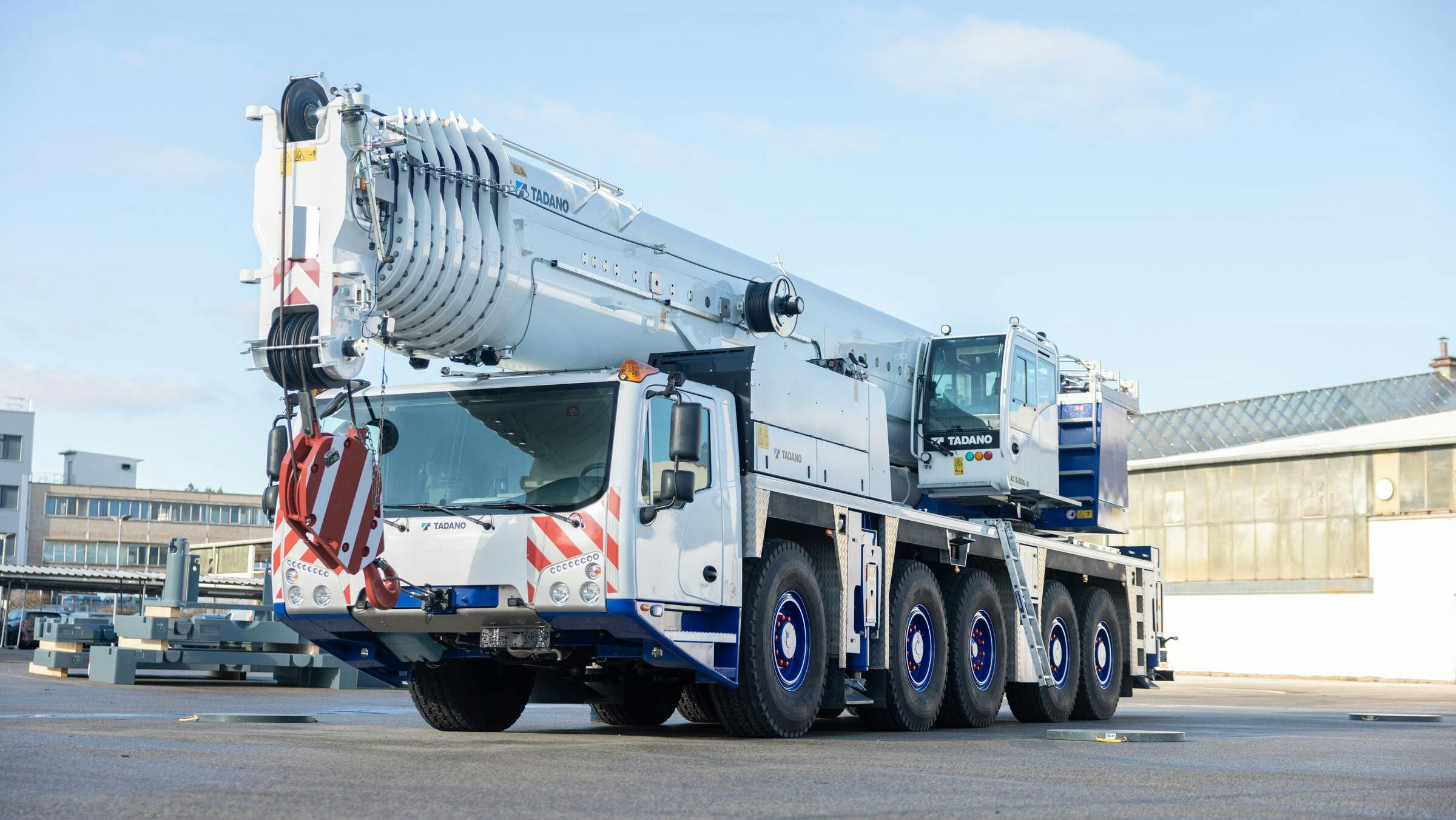 The 5-axle Tadano AC 5.250L-2 crane includes a maximum main boom extension of 98.4 feet, giving it an available maximum system length of 357.6 feet.