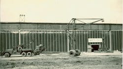 Most towed LeTourneau cranes were designed to be pulled and powered by a tractor and operated from it. This variant of the M20 series, built for the U.S. Army during World War II, is pulled by a 6x6 truck and has its own engine and operator’s station. Most towed LeTourneau cranes were designed to be pulled and powered by a tractor and operated from it. This variant of the M20 series, built for the U.S. Army during World War II, is pulled by a 6x6 truck and has its own engine and operator’s station.