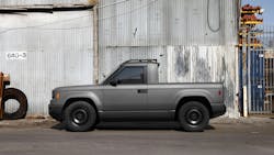 Slate Auto, a Detroit-area startup, is preparing an ultra-simple “Blank Slate” electric pickup and, with a rear cap, a 5-place SUV. Single-color plastic panels avoid expensive painting processes and no equipment frills cut base prices. Production is supposed to start in 2027. Slate Auto, a Detroit-area startup, is preparing an ultra-simple “Blank Slate” electric pickup and, with a rear cap, a 5-place SUV. Single-color plastic panels avoid expensive painting processes and no equipment frills cut base prices. Production is supposed to start in 2027.