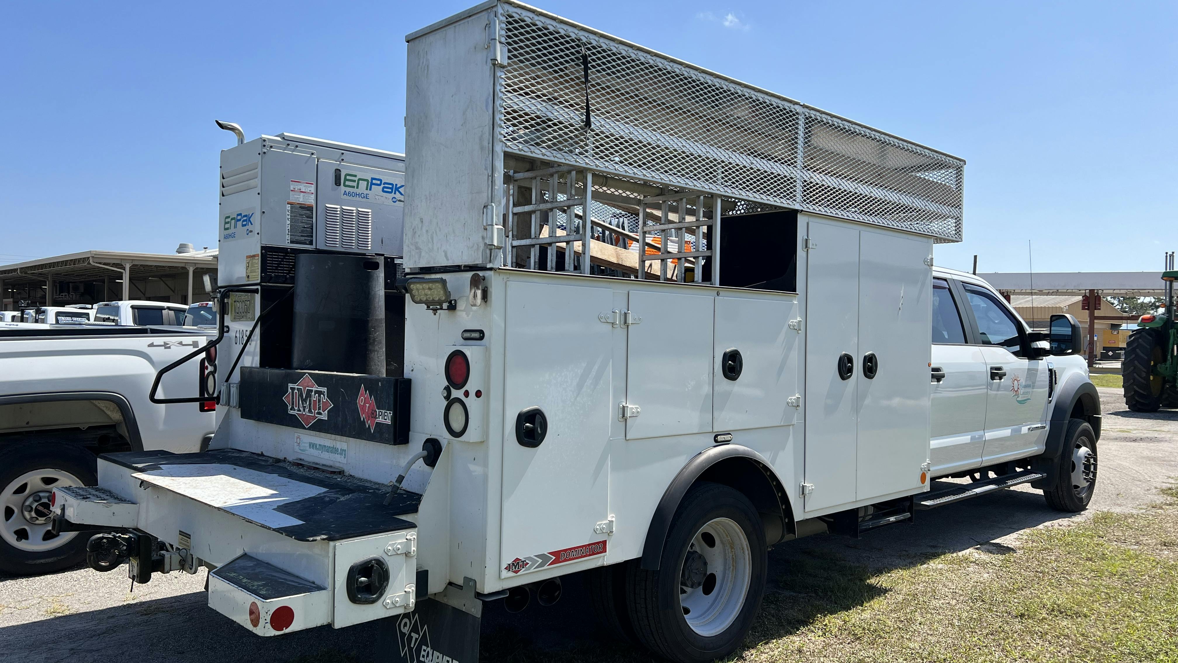 On-road service truck