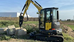 New Holland Construction E42D mini excavator. New Holland Construction E42D mini excavator.