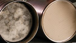 The outlet surface should be absolutely clean and smooth once the regeneration process occurs, as with the DPF filter on the right. The outlet surface should be absolutely clean and smooth once the regeneration process occurs, as with the DPF filter on the right.