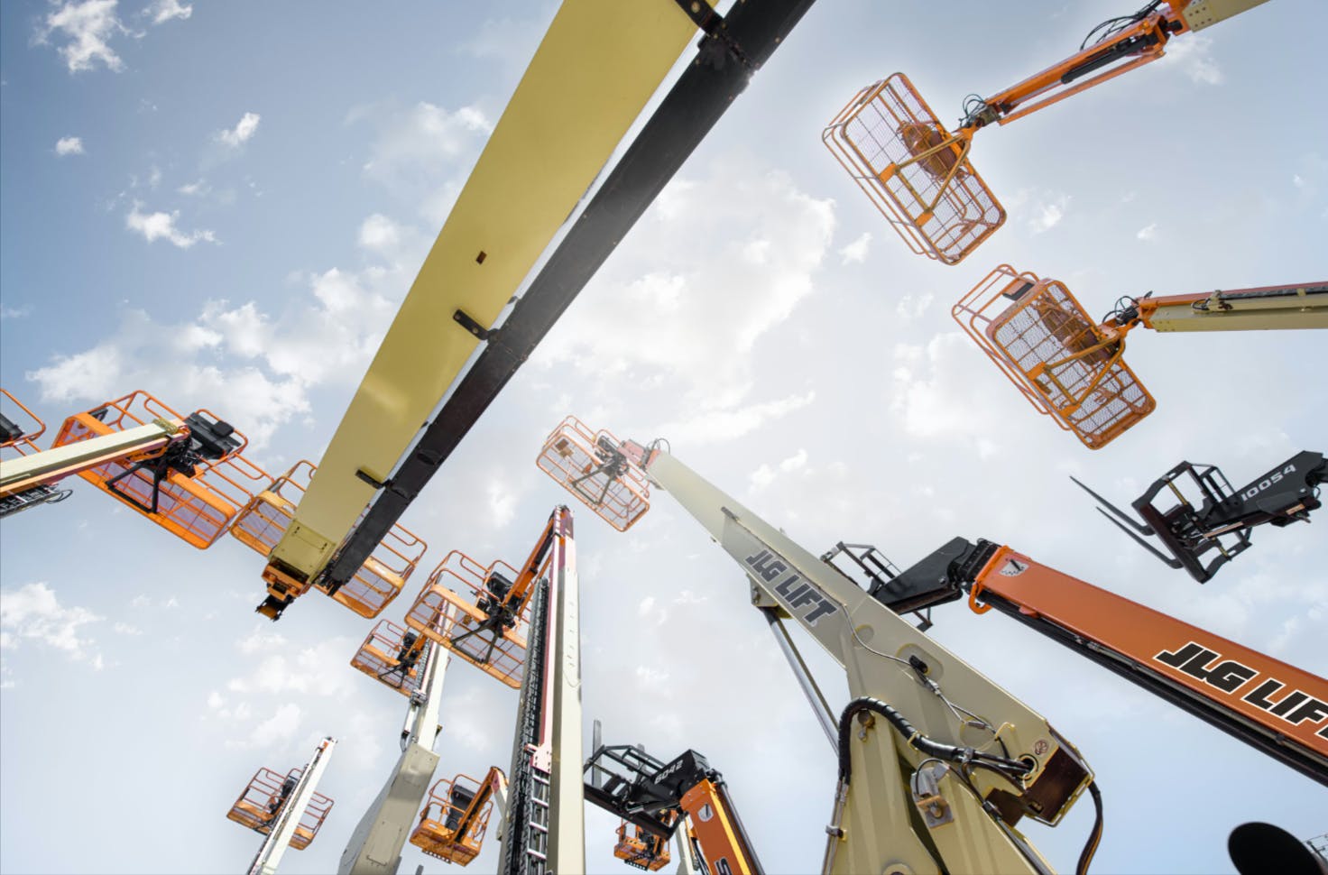 JLG lifts all reaching for the sky