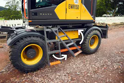 Volvo excavator with ladder Volvo excavator with ladder