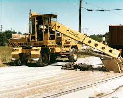 The Gradall G3WD excavator digging deep in the '80s. The Gradall G3WD excavator digging deep in the '80s.