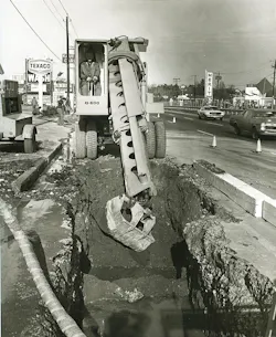 Gradall G-600 digging a trench near a road in the '60s. Gradall G-600 digging a trench near a road in the '60s.