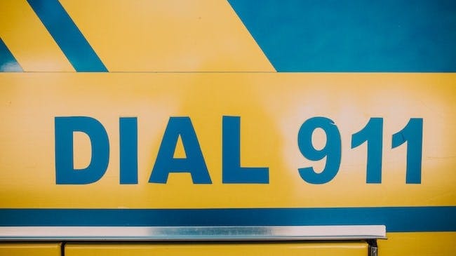 Dial 911 sign