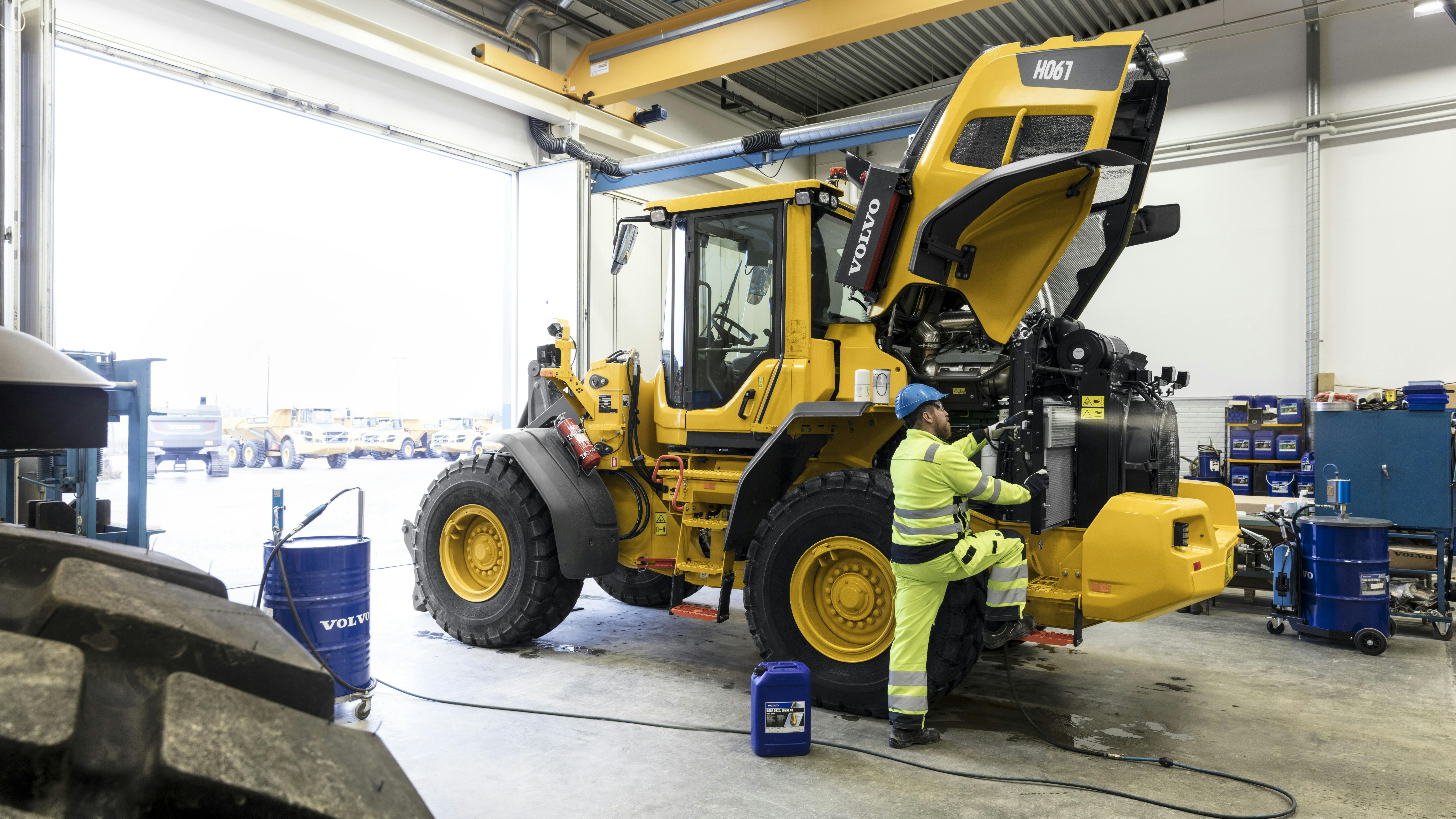 Volvo L90 Wheel Loader Maintenance