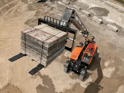JLG 2733 telehandler lifting pallets high in the sky. JLG 2733 telehandler lifting pallets high in the sky.