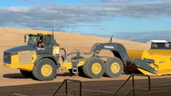 Deere ADT with scraper Deere ADT with scraper
