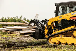 Ignite grapple bucket attachment picking up some lumber. Ignite grapple bucket attachment picking up some lumber.