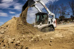 Bobcat T595 compact track loader dumping dirt. Bobcat T595 compact track loader dumping dirt.