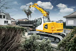 Liebherr R920 compact excavator grappling brush and placing it in a truck. Liebherr R920 compact excavator grappling brush and placing it in a truck.
