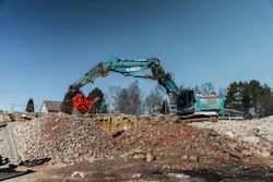 Allu concrete bucket attachment on a big Kobelco excavator.