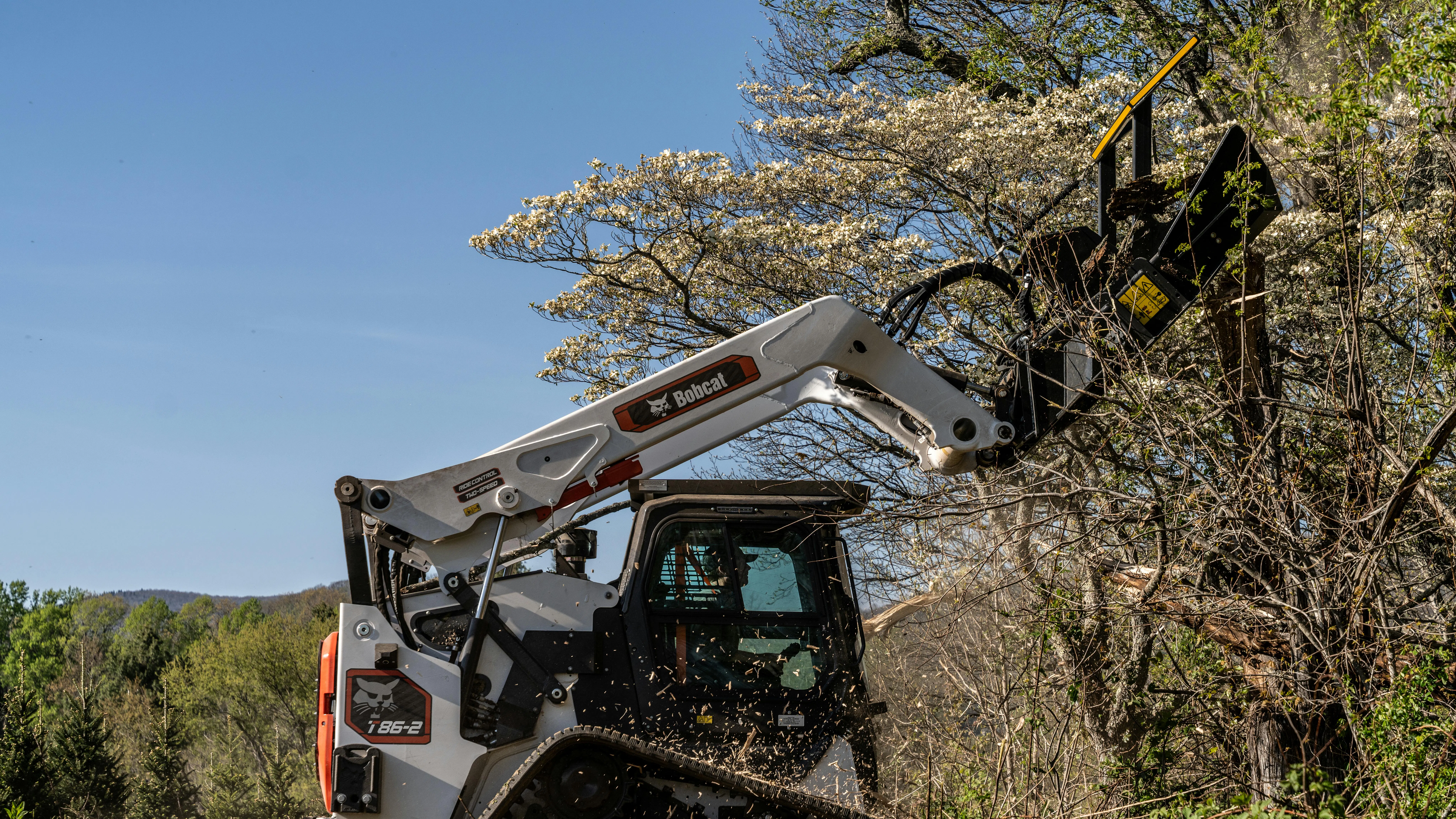 Компания Bobcat представила пакет Land Management для трактора T86-2