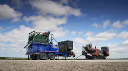 American Augers M150D Fluid Cleaning System working with a Ditch Witch HDD unit.