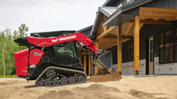 Yanmar CTL spreading dirt