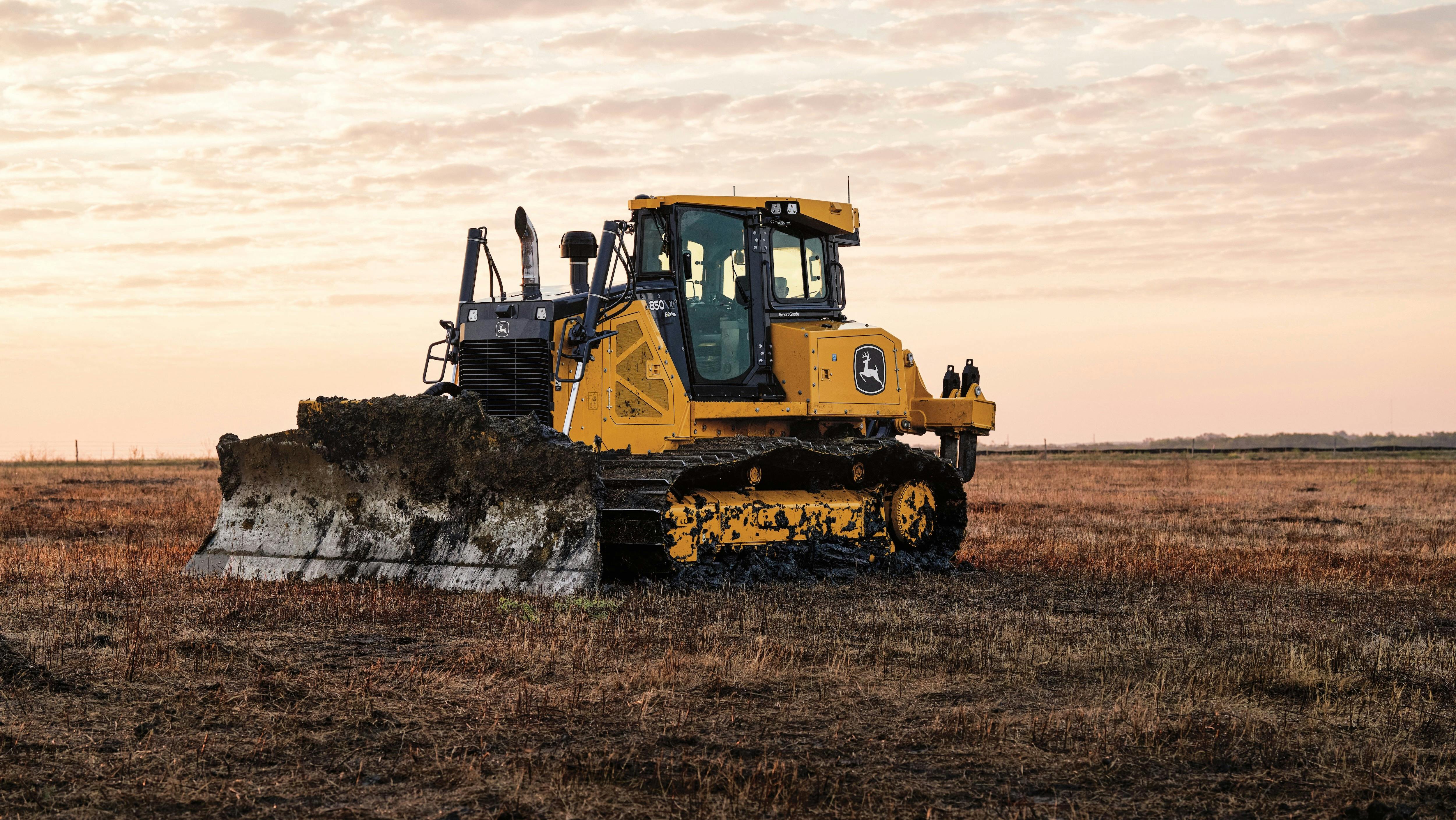 A John Deere 850 X-Tier dozer, shredding dirt in the morning.