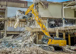 KOBELCO SK650DLC-11 demo excavator with metal shears, tearing apart a building.