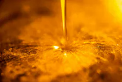 Liquid pouring, Oil splashing.