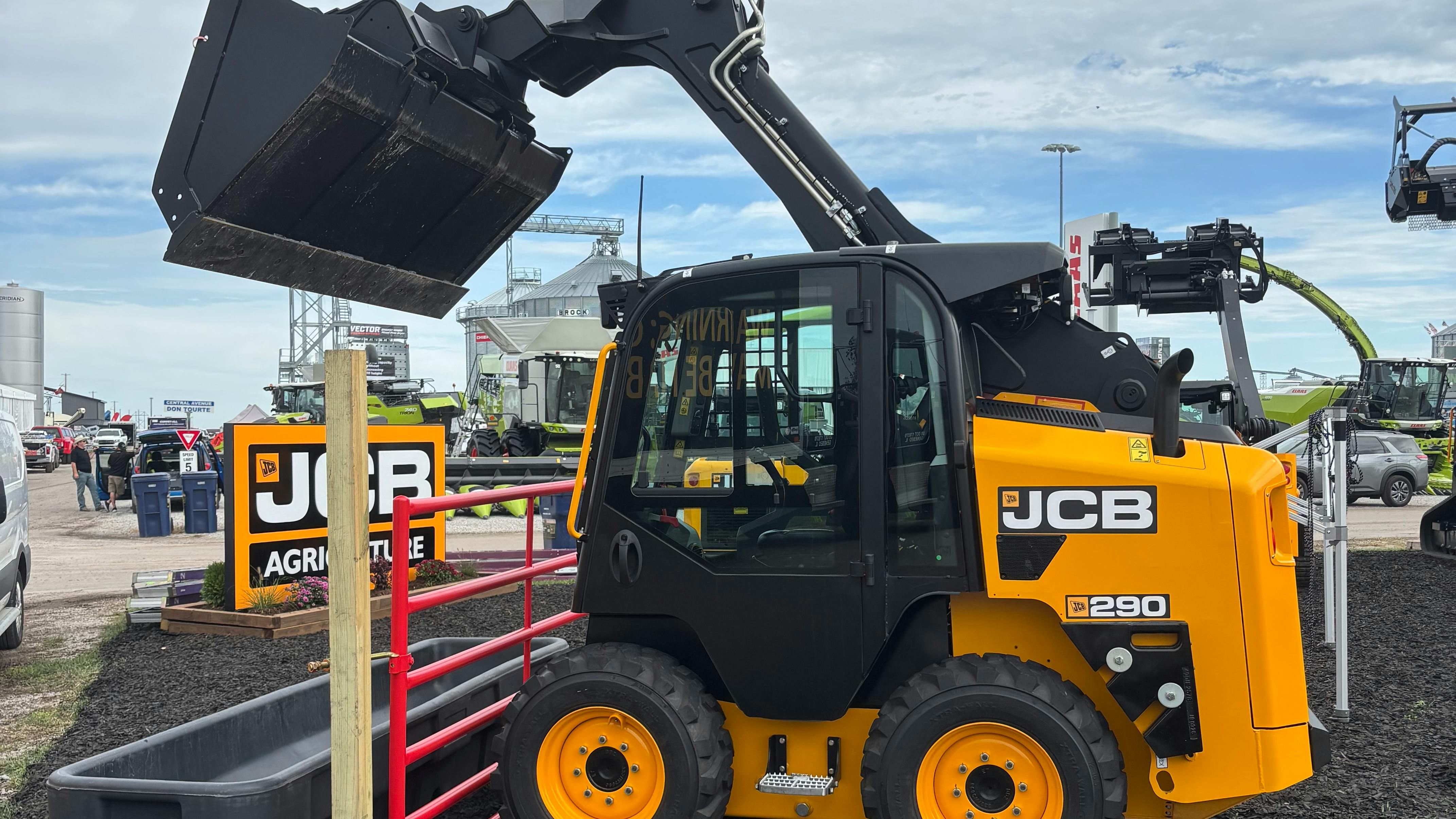 JCB 290 skid steer